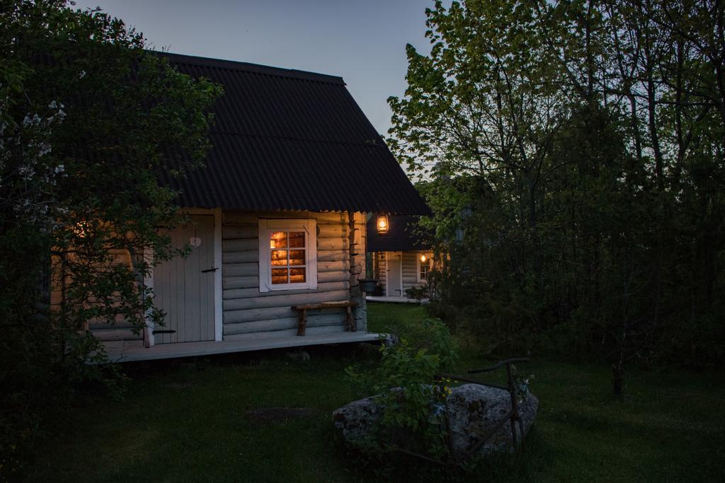 Вілла Kuusetuka Tourism Farm Pahkla Екстер'єр фото