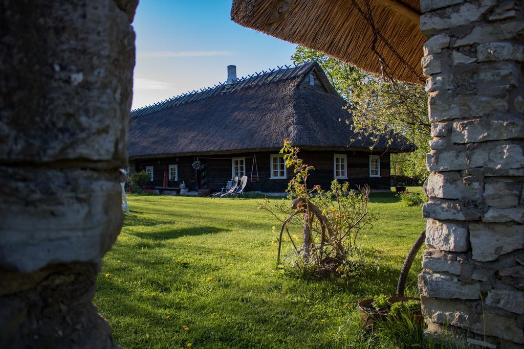 Вілла Kuusetuka Tourism Farm Pahkla Екстер'єр фото